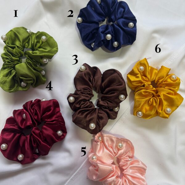 Pearl Scrunchy